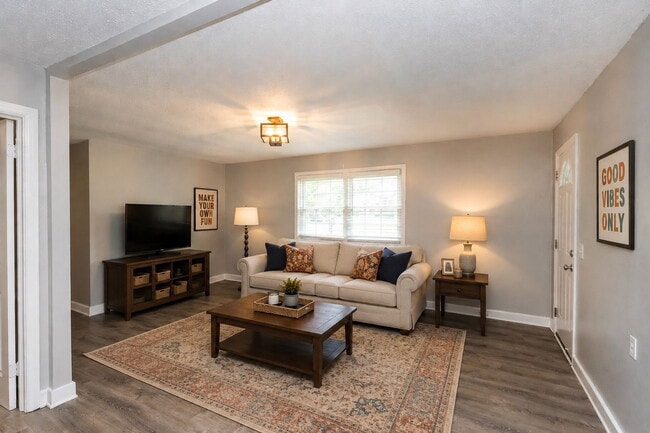 Building Photo - 1635 Dogwood Dr