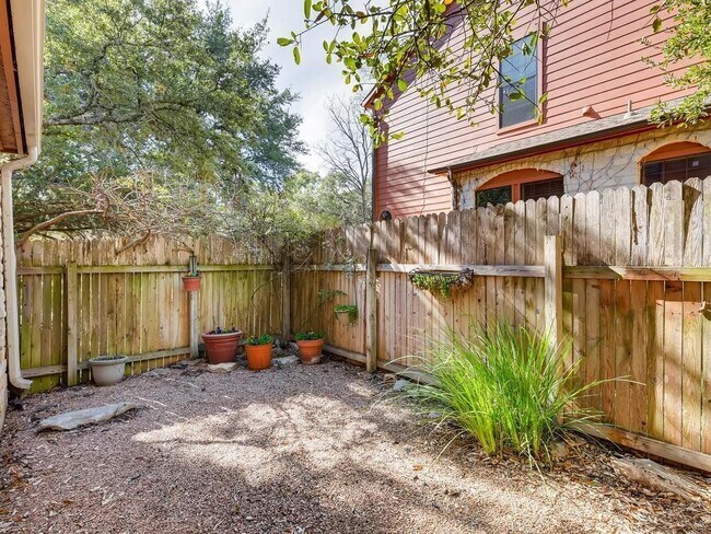 Foto del edificio - 23 Concord Cir