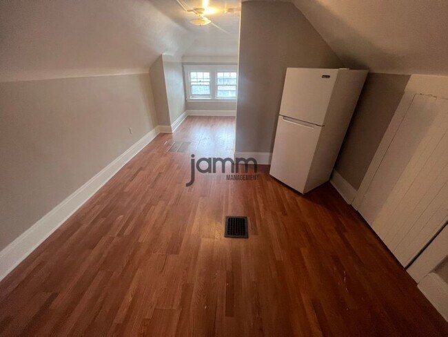 Foto del edificio - 2168 Rexwood Rd