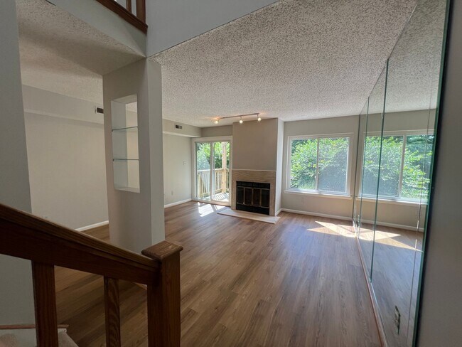 Foto del edificio - SHADOWLAWN/California Condo