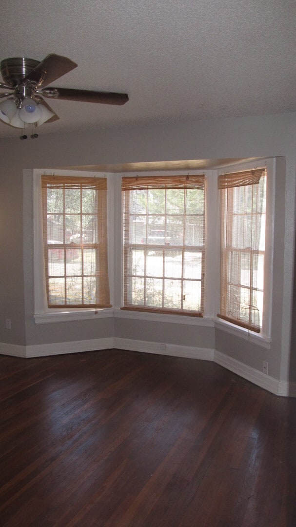 Building Photo - NOW PRE-LEASING-AVAILABLE LATE MAY