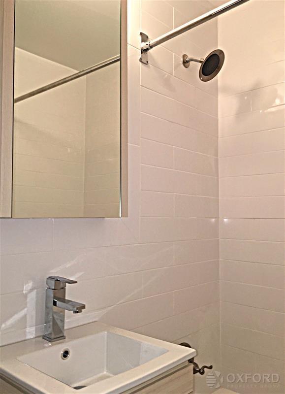 Foto del edificio - 308 W 49th St