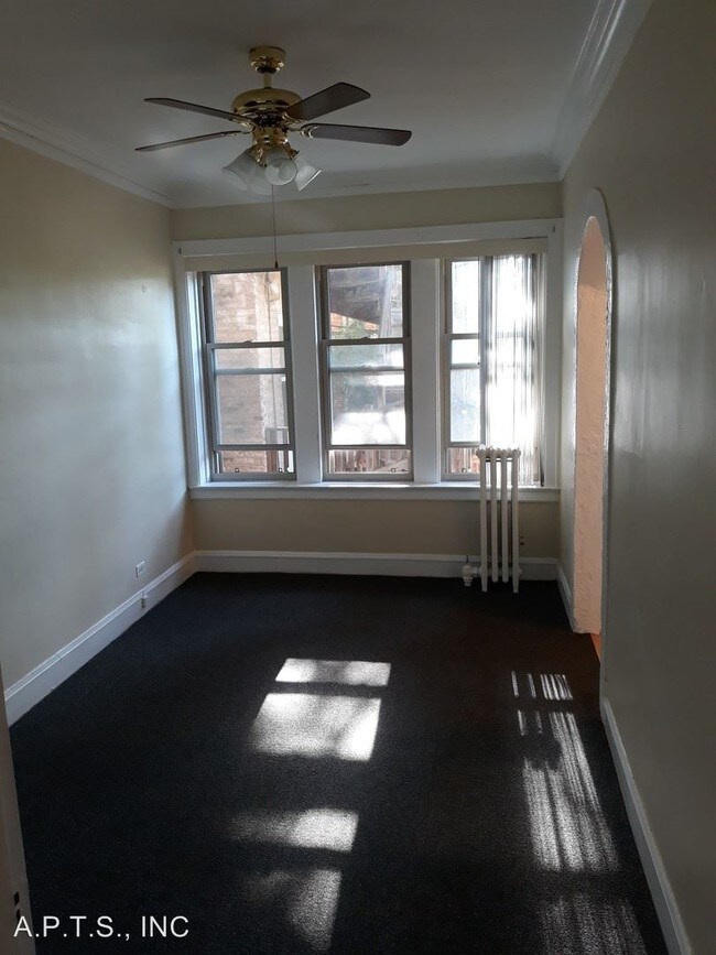 Building Photo - 555-11 Devon Ave