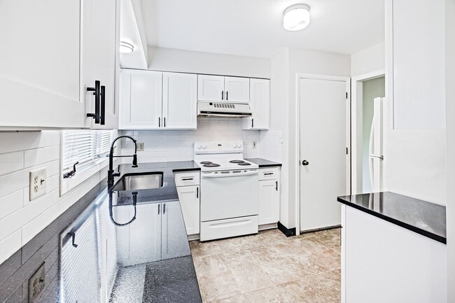 Building Photo - 33 Foxtail Ct