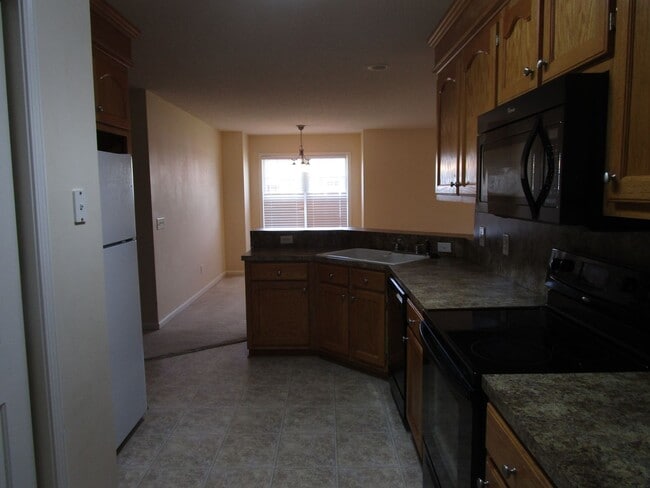 Building Photo - Landmark Pointe Subdivision
