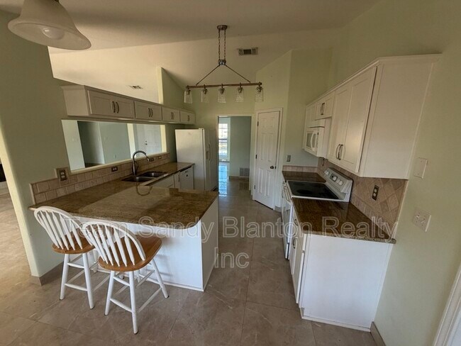 Building Photo - 10 Arapaho Dr