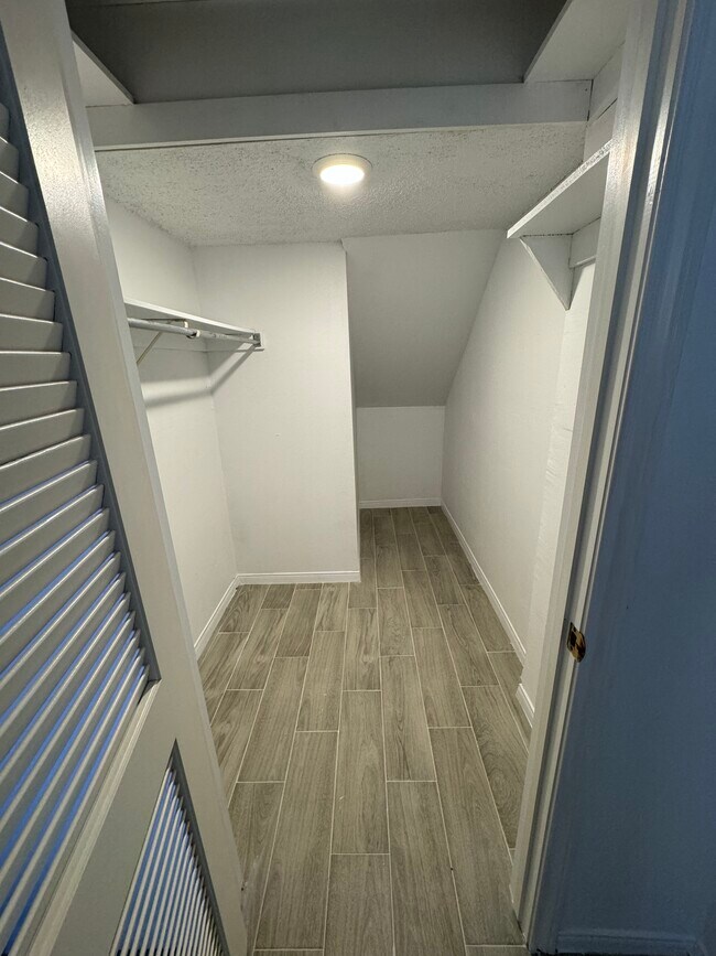 Building Photo - 1603 Saxony Ln