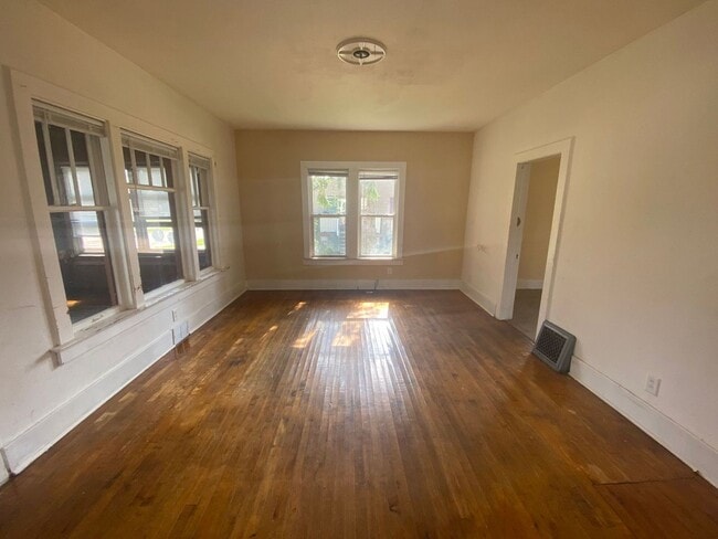 Building Photo - 420 Elm St