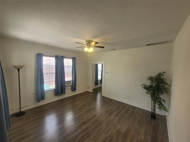 Building Photo - 1417 Lombardy St
