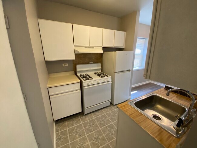 Building Photo - 4611 S Drexel Blvd