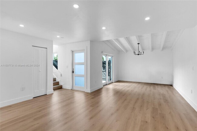 Building Photo - 6525 SW 113th Ave