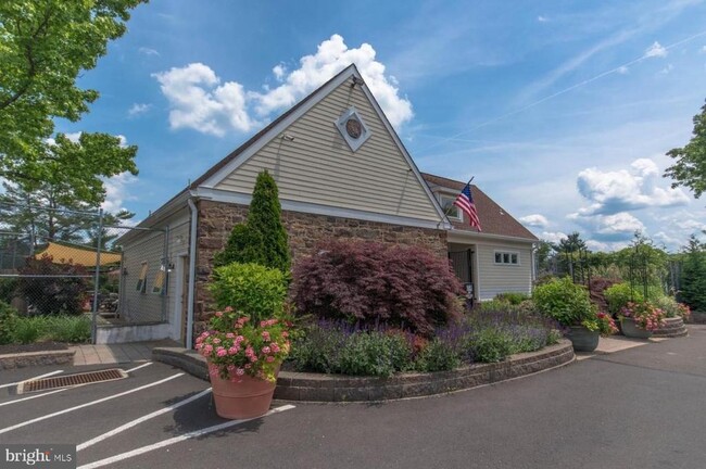 Building Photo - 16 Runnemede Rd