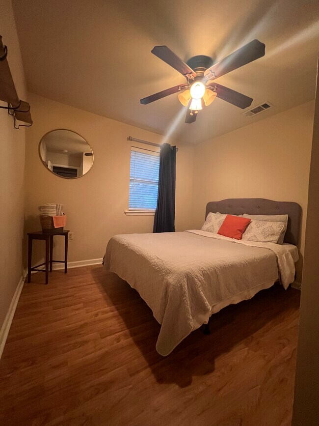 Foto del edificio - 3616 Rosetta Dr