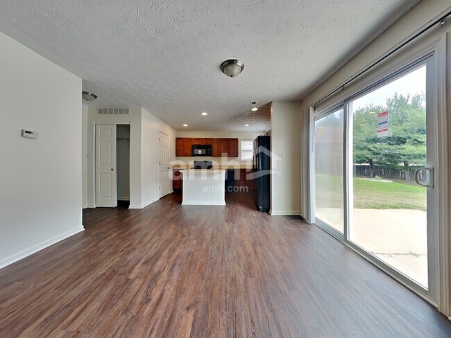 Foto del edificio - 903 Regency Ct