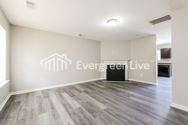 Foto del edificio - 945 Slow Creek Ct