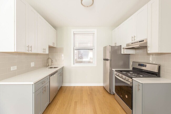 Building Photo - 4851 N Wolcott Ave