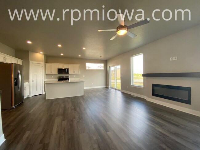 Building Photo - PRIME LOCATION!! 4 Bed, 2 Bath Ranch in Waukee
