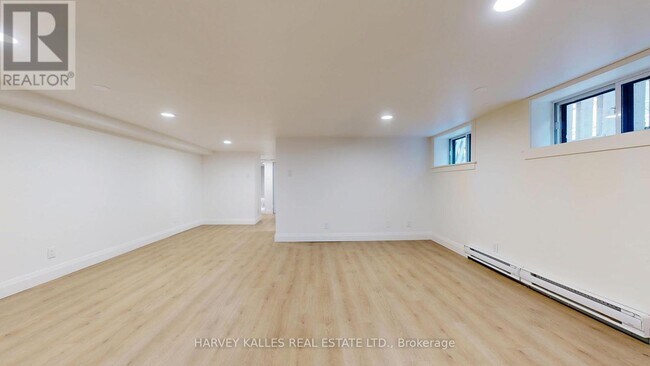 Building Photo - 1216 Avenue Rd