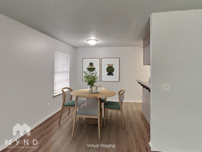 Foto del edificio - 1303 1/2 Berry Dr Apt A