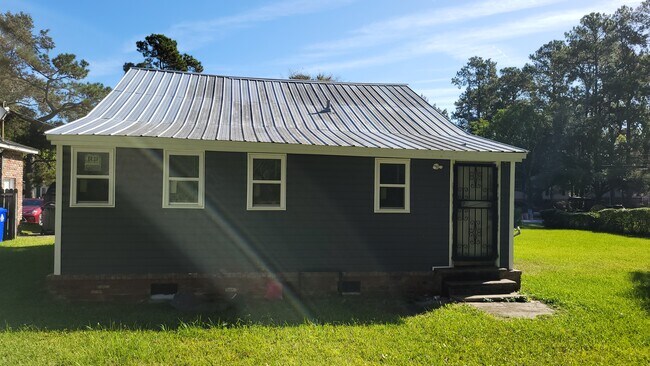 Building Photo - 5427 Pennsylvania Dr