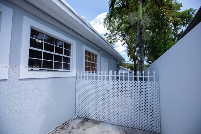 Foto del edificio - 2250 NW 103rd St