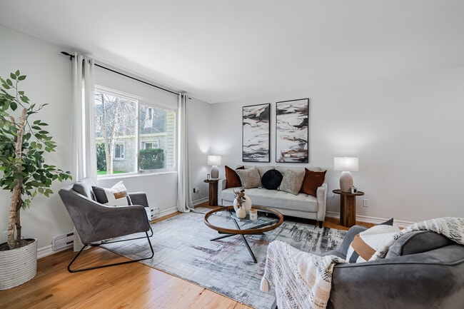 Building Photo - Winding Trail Townhomes