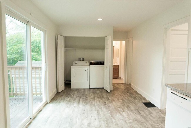 Building Photo - 2819 Brazeau Ave