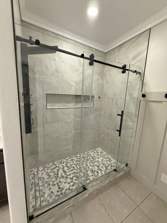 Foto del edificio - 3 Bedroom 2 Bathroom home. Available NOW!