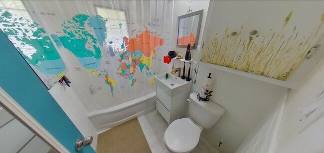 Foto del edificio - 3D Tour Available - Fenced-in Yard + Attac...