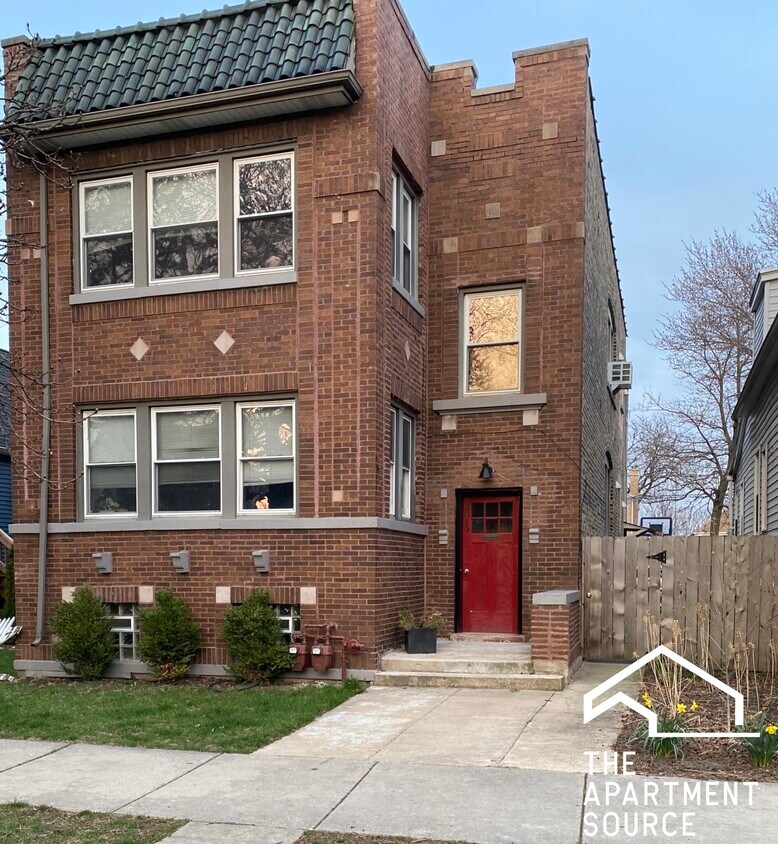 Beautiful 2 bed in Albany Park! - 3019 N Albany Ave