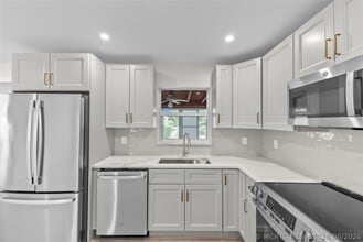 Building Photo - 908 Lighthouse Dr