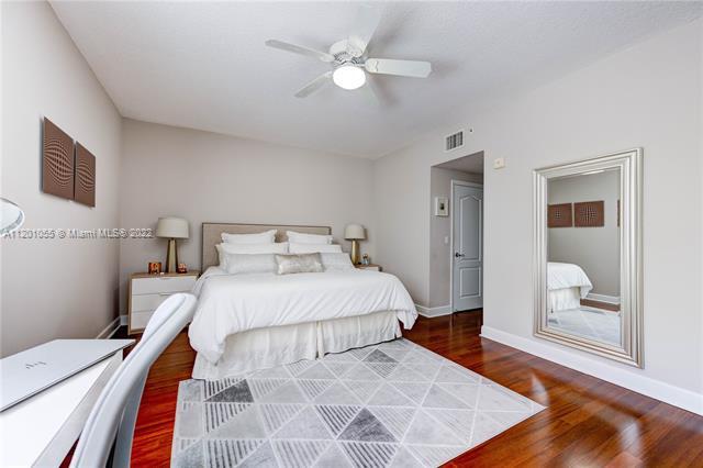 Foto del edificio - 7632 SW 102nd St