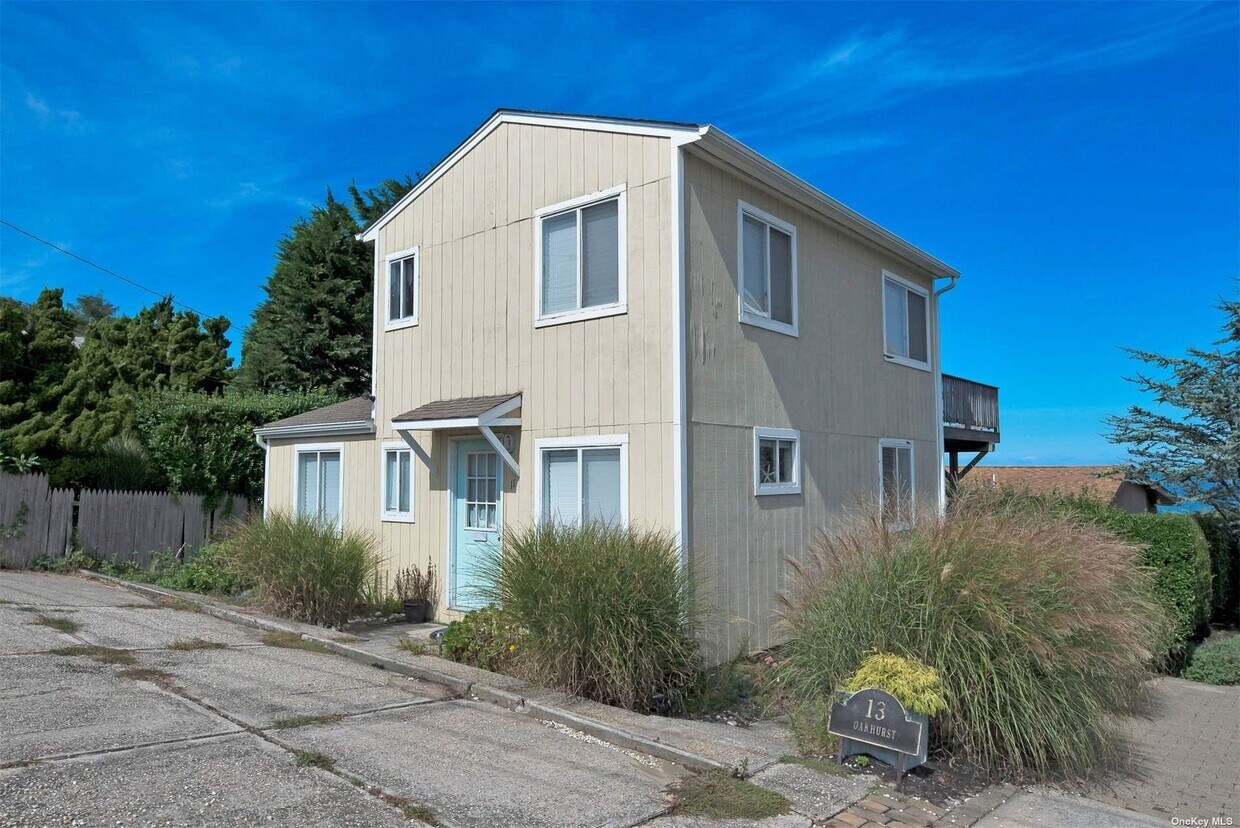 11 Oakhurst Rd, Hampton Bays, NY 11946 House Rental in Hampton Bays