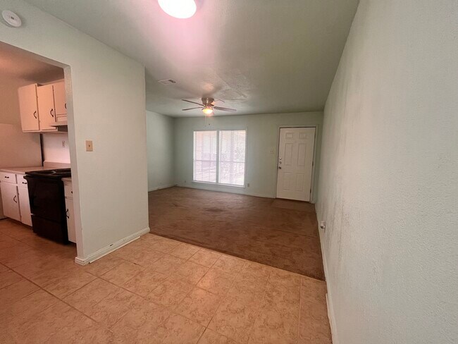 Foto del edificio - 809/811 Valley Rd