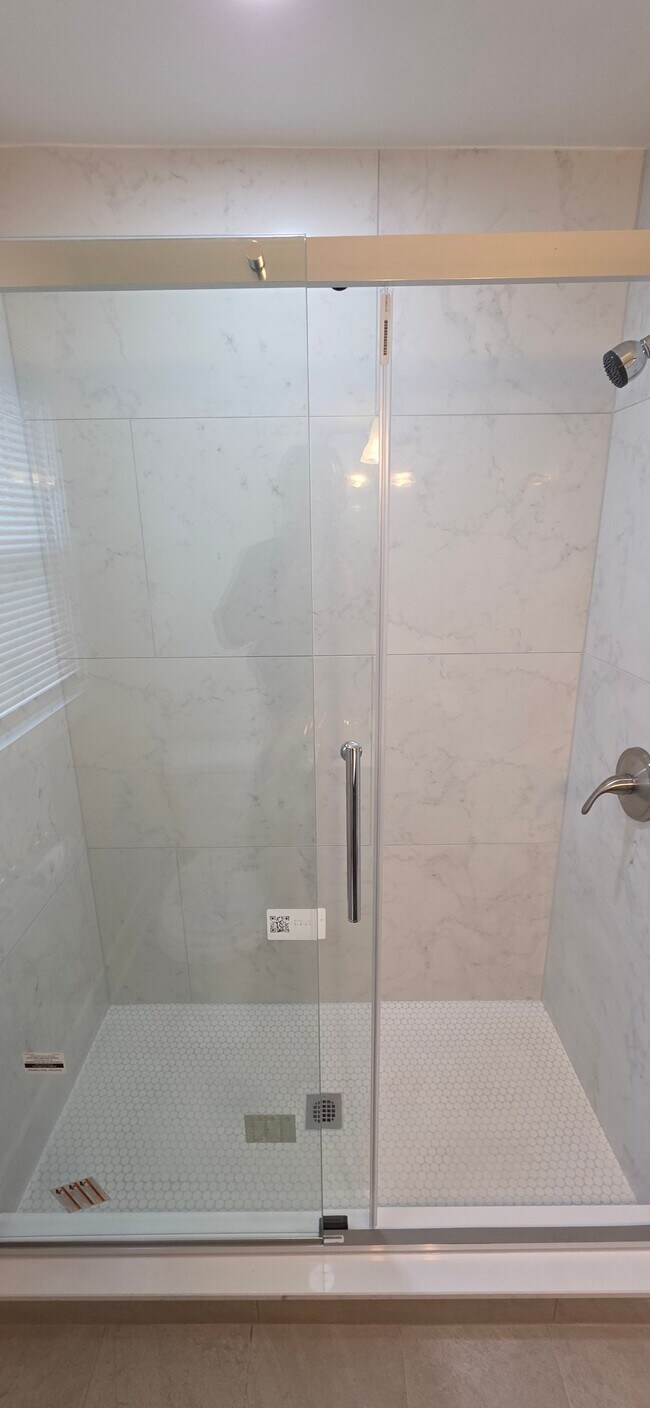 Foto del edificio - 4267 Labyrinth Rd