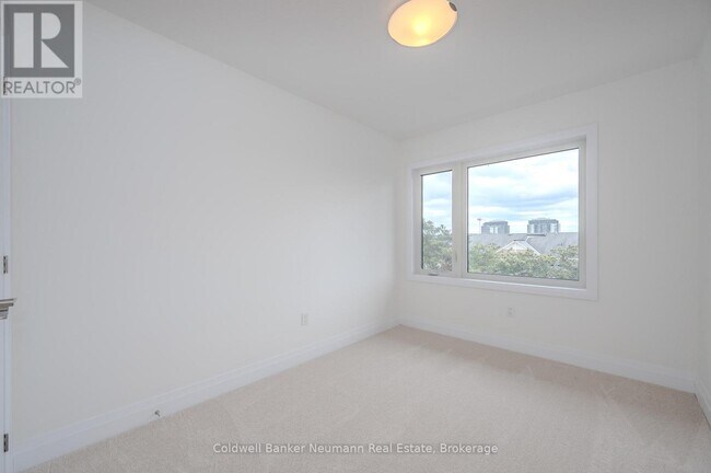 Building Photo - 40 Lily Ln