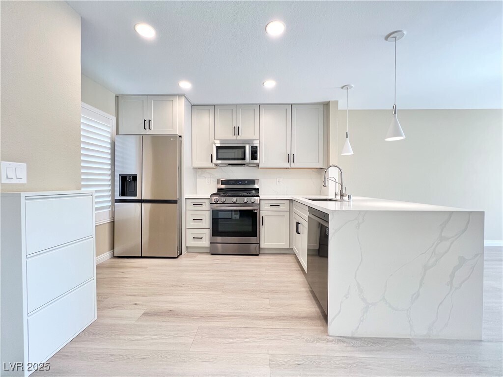 Foto principal - 8070 W Russell Rd