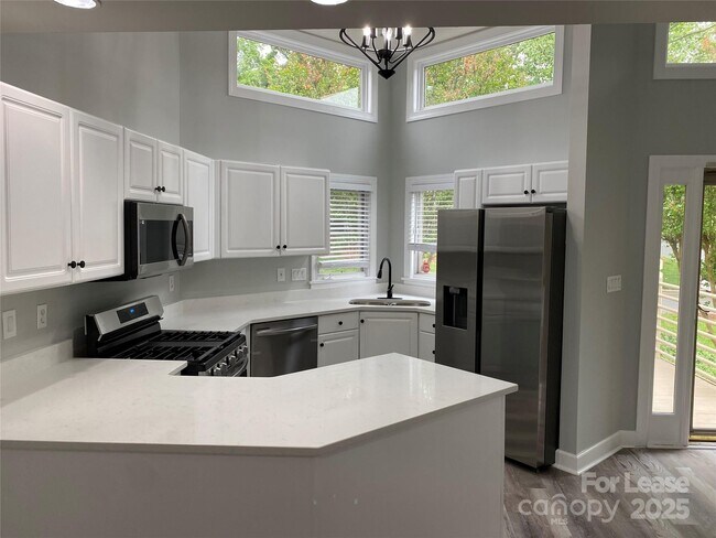 Foto del edificio - 14550 Waterside Dr