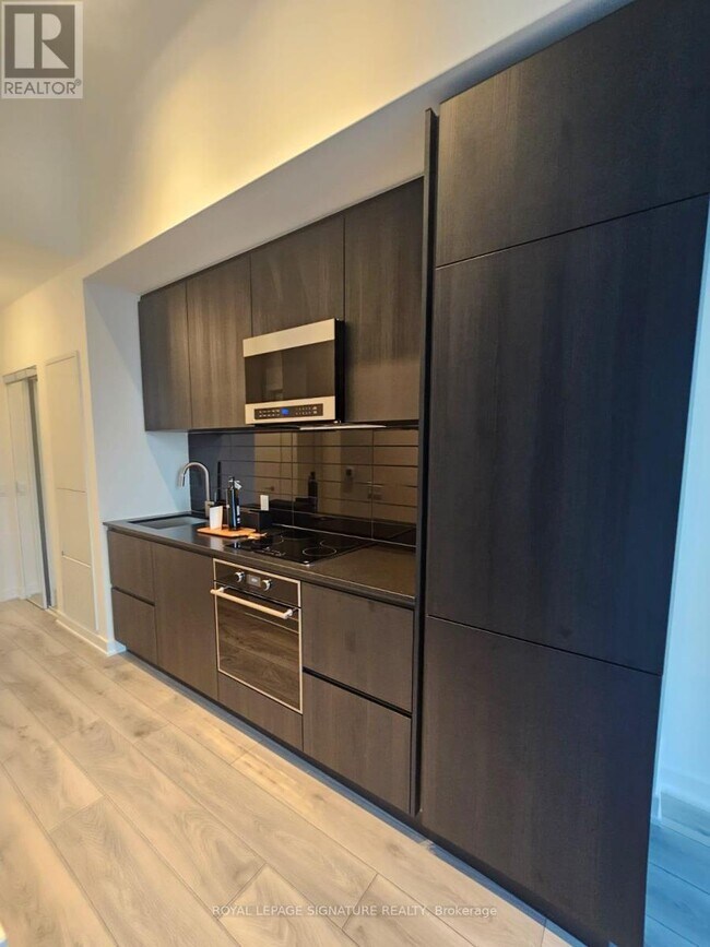 Photo du bâtiment - 110 Broadway Ave