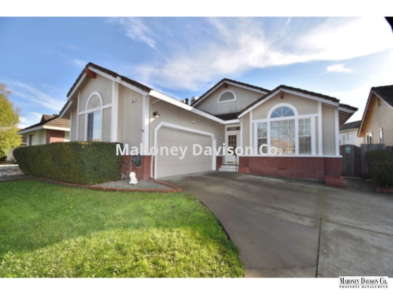 3 bdrm/2 bath, single story, 1705 sf, fam.... House for Rent in