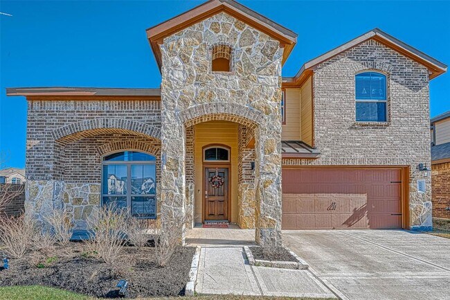 Building Photo - 5618 Cedar Cres Ct