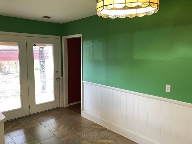 Building Photo - 200 N Jackson St