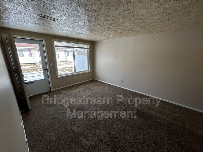 Foto del edificio - 838 Randler Ave