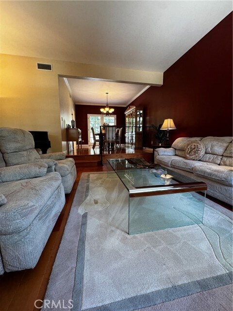 Foto del edificio - 1083 E Elmwood Ave