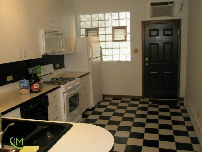 Foto del edificio - 3645 W Irving Park Rd