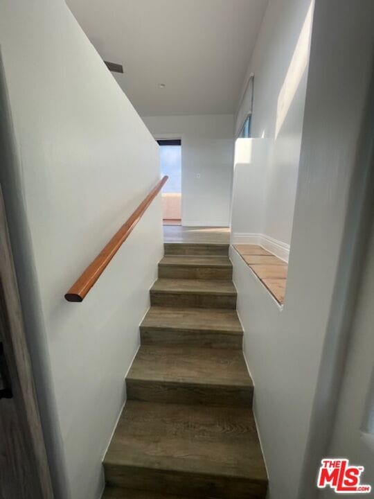 Building Photo - 205 7th Ave