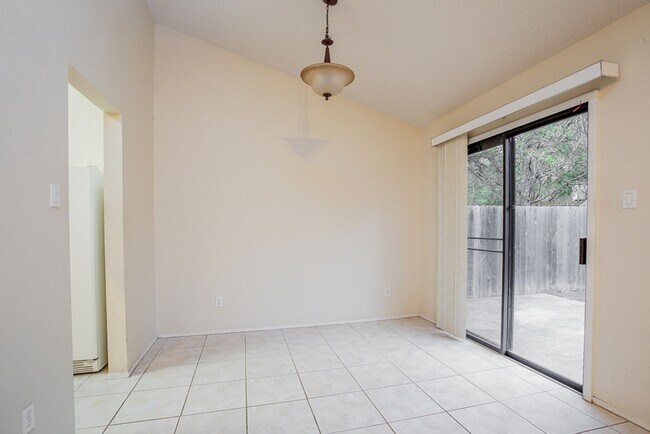 Building Photo - Spacious 3-Bedroom Single Family Home in S...