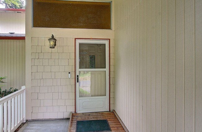Foto del edificio - Bright 3 Bedroom 2 Bath Home in Pinebrook! Stainless Appliance Package