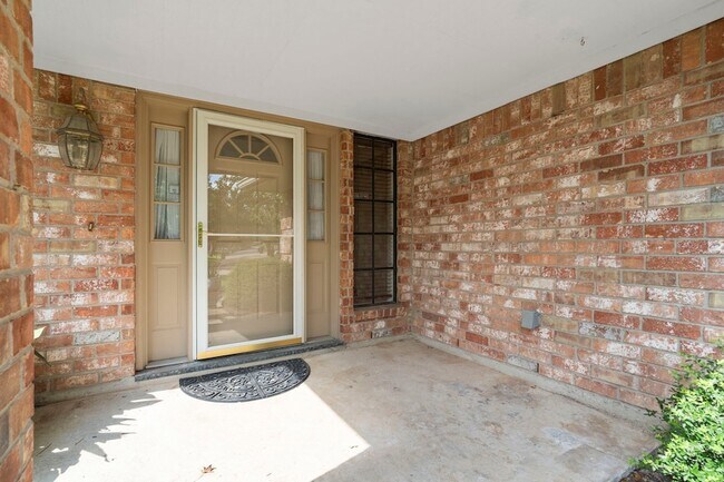 Building Photo - 2710 Pineleaf Dr
