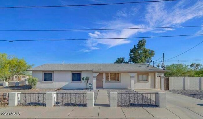 Foto del edificio - 1125 E 1st St